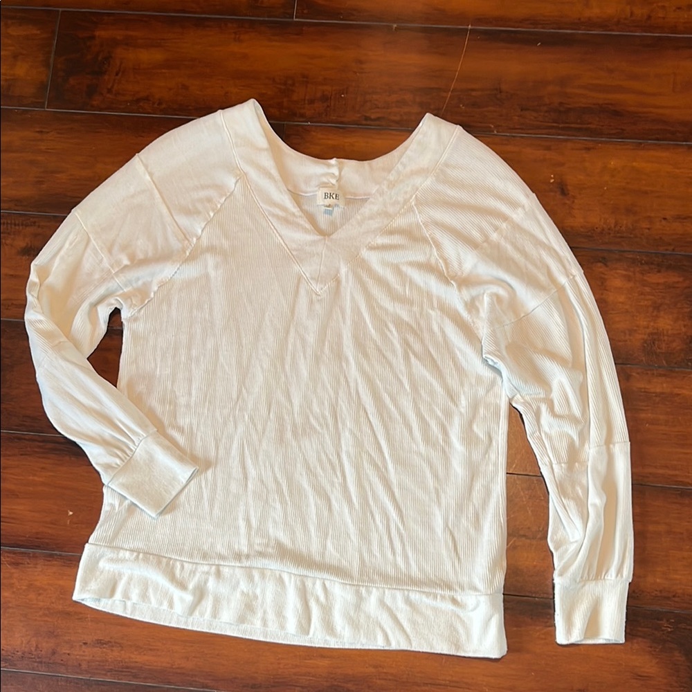 BKE White Long Sleeve Relaxed Sweatshirt